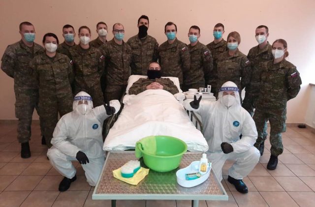 Ozbrojené sily vyškolili stovky sanitárov, pomôžu zdravotníkom v boji s pandémiou