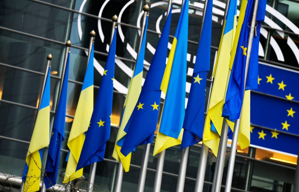 Európska únia sľúbila zvýšenie vojenskej pomoci Ukrajine a adresovala výzvu Rusku