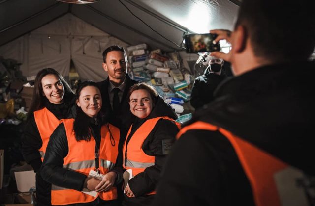 Slovensko zvláda pomoc utečencom z Ukrajiny podľa Hegera aj vďaka dobrovoľníkom či cirkvám