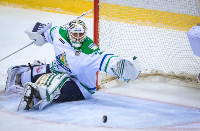 Hokejoví legionári opúšťajú ruskú KHL, Ufa prišla pre vojnu na Ukrajine o trio Fínov z najlepšieho útoku
