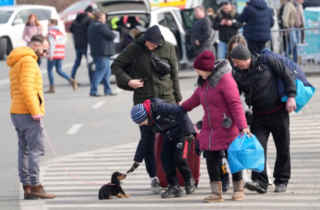 Na hraničných priechodoch s Ukrajinou bolo vybavených už viac ako 140-tisíc ľudí, veľa z nich prišlo pešo