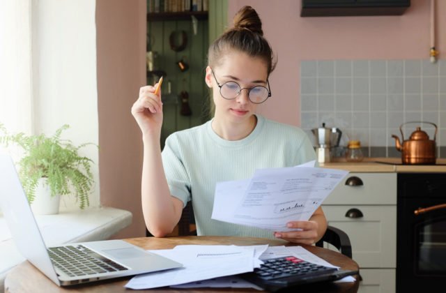 Kvôli platovej nerovnosti sú na tom ženy horšie s finančnou rezervou. Až tretina si nedokáže vytvárať úspory