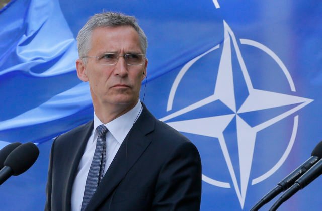 Stoltenberg varoval Rusko pred útokmi na dodávky zbraní pre Ukrajinu, NATO by mohlo aktivovať článok 5