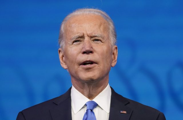 Joe Biden sa v pondelok vyhrážal, že tí, ktorí sa rozhodnú neočkovať proti koronavírusu, „ich to víjde poriadne draho“ + VIDEO