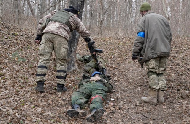 Rusko mobilizuje „dobrovoľnícke prápory“, aby na Ukrajine vykompenzovalo ťažké straty