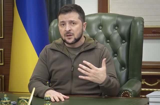 Prezident Zelenskyj vyzval Ukrajincov, aby vo vojne nepoľavili (video)