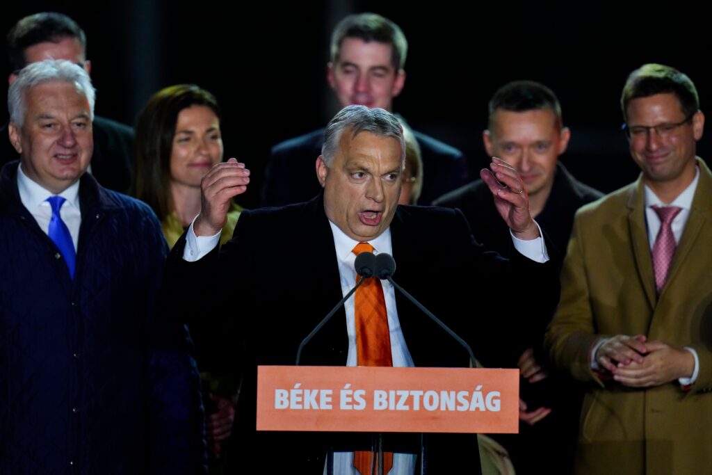 V Maďarsku sa konajú parlamentné voľby, rozhodovať sa bude medzi prozápadným lídrom a doterajším premiérom