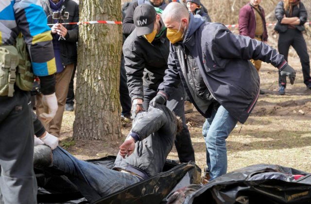 V Buči nachádzajú ďalších mŕtvych ľudí, dosiaľ sa podľa ukrajinskej generálnej prokurátorky našlo 185 tiel