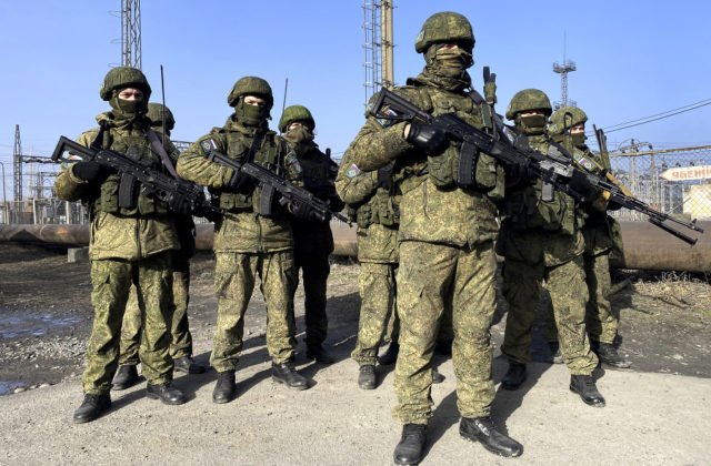 Ruské jednotky „znásilňujú a mučia“ nových regrútov