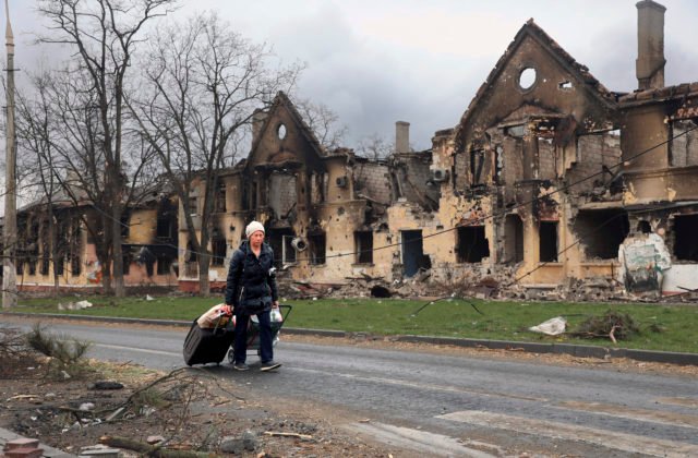 Rusi môžu použiť fosforové bomby aj v Mariupole, boj o mesto sa zintenzívňuje