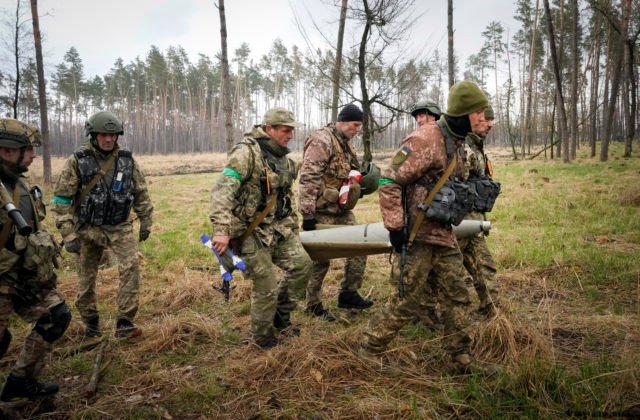 Ukrajinskí vojaci zabránili Rusom prekročiť rieku v regióne Donbas, Putinovi velitelia sú pod tlakom