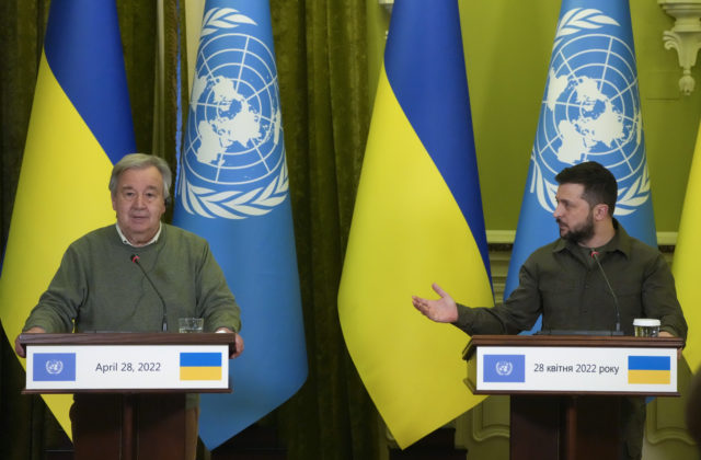 Raketovými útokmi na Kyjev chcelo podľa Zelenského Rusko ponížiť OSN, vyžaduje si to ráznu reakciu
