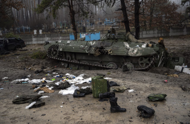 Rusi prešli na stratégiu spálenej zeme. Pustošia zničené oblasti, aby vytlačili ukrajinskú obranu