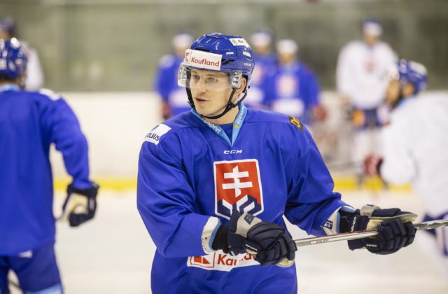 Dávid Bondra ukončil v 29 rokoch hokejovú kariéru, slávny otec Peter jeho rozhodnutie podporuje