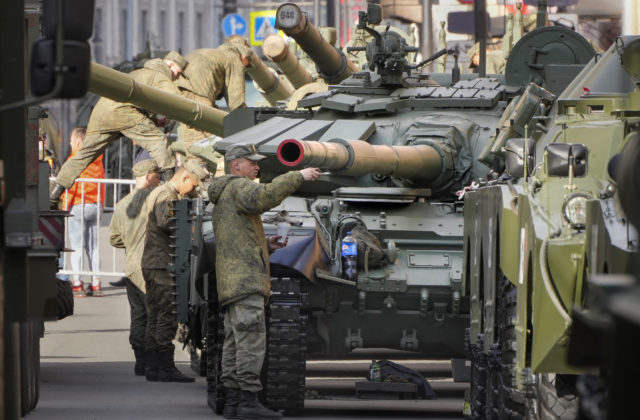 Rusko potrebuje peniaze na financovanie vojny na Ukrajine, pomoc ekonomike bude stáť 8 biliónov rubľov