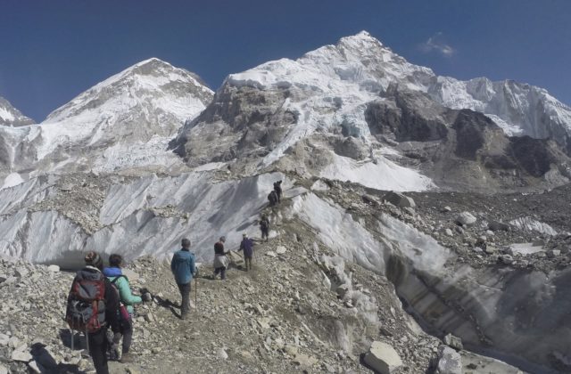 Nepálsky šerpa Kami Rita sa na svoju šancu počkal a rekordný 26. raz zdolal Mount Everest