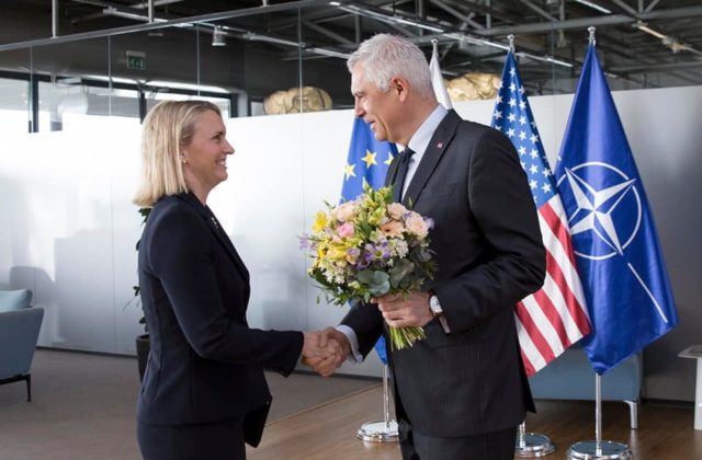 Minister Korčok sa poďakoval odchádzajúcej veľvyslankyni USA za jej službu a udelil jej zlatú plaketu