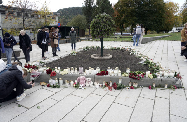 Nór obvinený zo zabitia a zranenia ľudí s lukom a šípmi priznal vinu, proces bude trvať mesiac