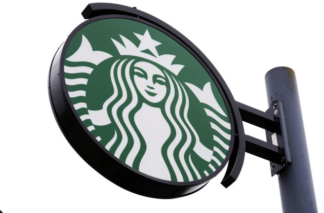 Starbucks napokon z Ruska odchádza, pôvodne plánoval zostať a ruské peniaze posielať Ukrajine
