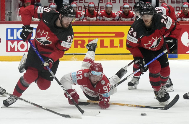 Dánsko na MS v hokeji 2022 zdolalo Kanadu, Rakúsko otočili z 1:3 na 5:3 a Česko tesne porazilo USA (video)