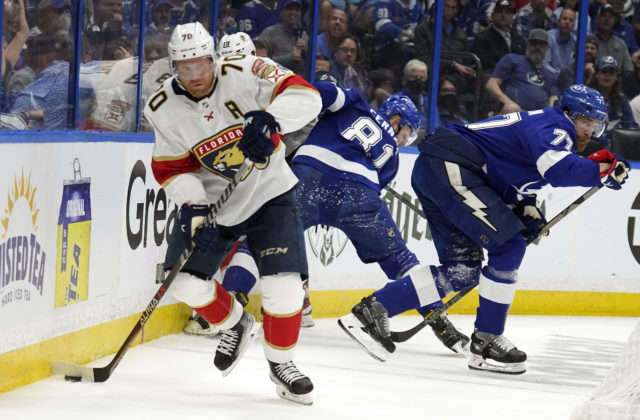 Tampa aj vďaka hitom Černáka a nule Vasilevského vyradila Floridu, blízko konferenčného finále je i Colorado (video)