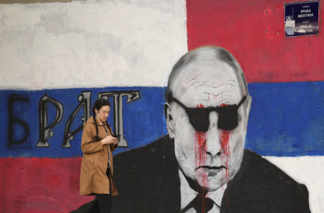 Takmer všetci Ukrajinci vnímajú negatívne Rusko, Putin sa v rebríčku obľúbenosti prepadol po invázii