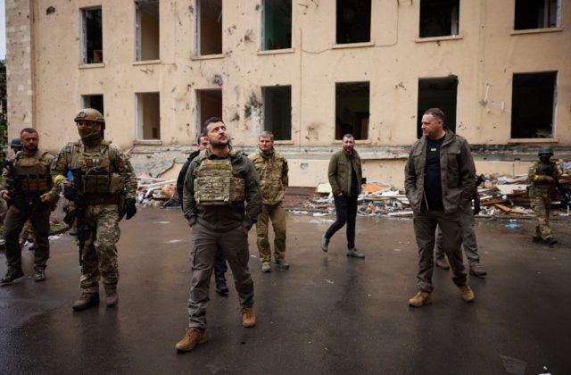 Dôstojník armády Spojených štátov vo výslužbe: Ruská armáda oklamaná klamlivým plánom Ukrajiny: „Teraz sú v pasci!“