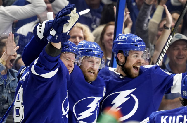 Tampa má po vyradení Rangers zálusk na tretí Stanleyho pohár v rade, Černák sa môže vyrovnať Hossovi