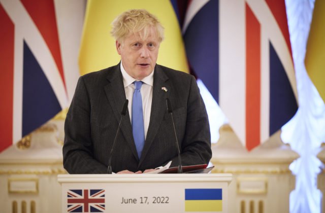 Johnson varoval pred rizikom „ukrajinskej únavy“, podľa premiéra im treba ukazovať podporu aj naďalej