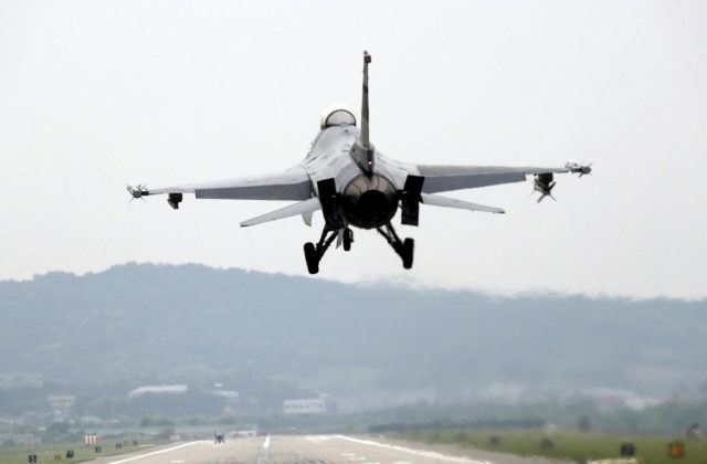Slovensko by malo budúci rok vyslať do USA technikov, budú sa starať o stíhačky F-16