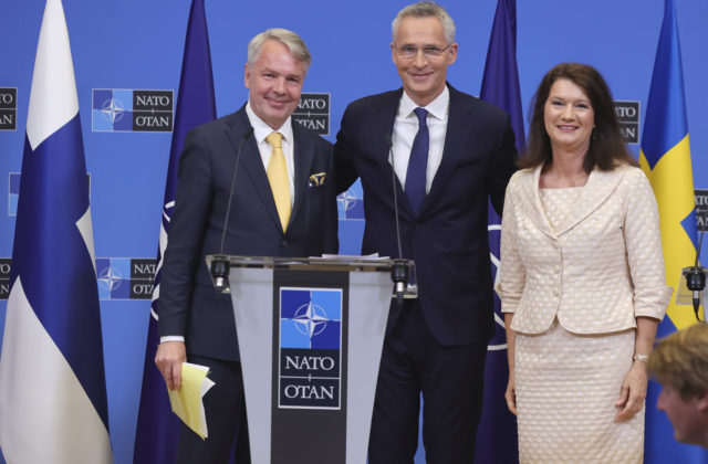Švédsko a Fínsko sú o krok bližšie vstupu do NATO, spojenci podpísali prístupové protokoly pre obe krajiny