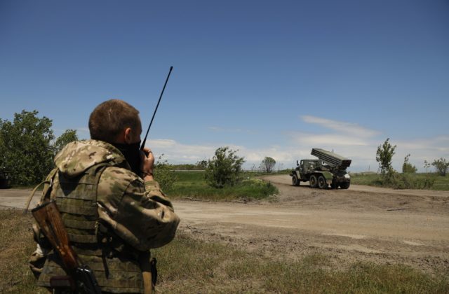 USA poskytnú Ukrajine ďalšiu vojenskú pomoc, armáde nabalili muníciu pre húfnice aj raketomety HIMARS