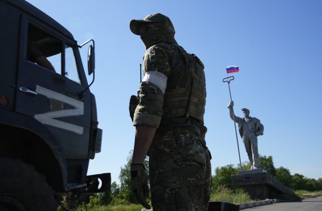 Ruského vojaka, ktorý vystrelili z tanku na bytový dom, odsúdili na 10 rokov väzenia