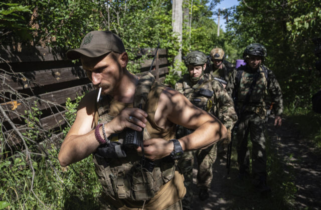 Ukrajinské úrady registrujú viac než sedemtisíc nezvestných vojakov a veria, že sú v zajatí