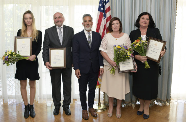 Veľvyslanectvo USA na Slovensku udelilo tento rok Ceny za ochranu ľudských práv trom osobnostiam a mimovládnej organizácii