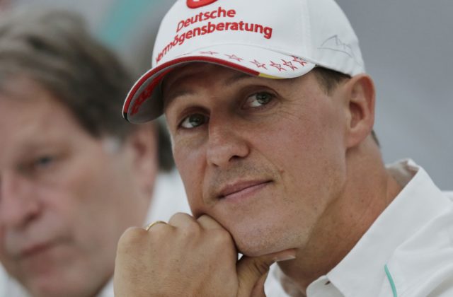 Schumacherov bývalý manažér obviňuje rodinu niekdajšieho elitného pilota z klamstiev o jeho stave