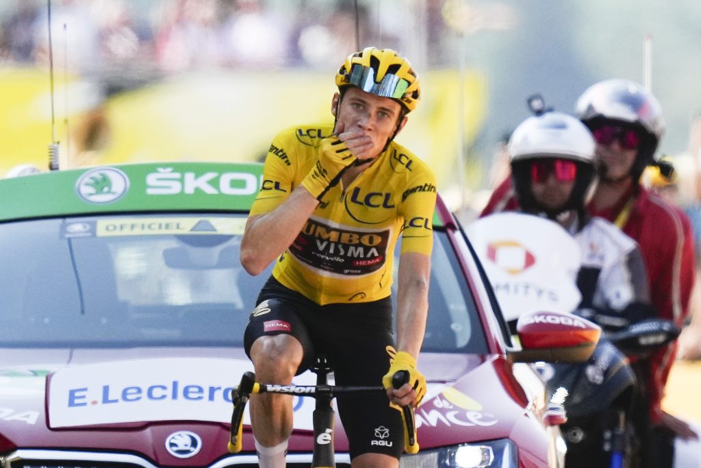 Sagan na Tour de France 2022 zvládol všetky horské etapy a Vingegaard sa blysol gestom fair-play po páde Pogačara (video)