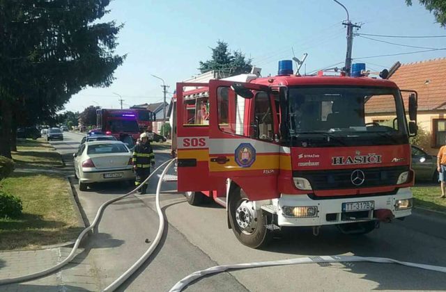 Po požiari rodinného domu v obci Budimír začala polícia vyšetrovanie ako všeobecné ohrozenie