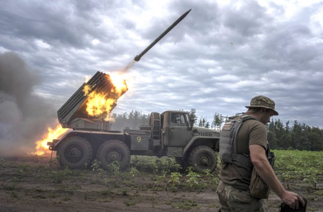 Vojna na Ukrajine vstupuje do novej fázy, z Donbasu sa začala ruská armáda posúvať inam