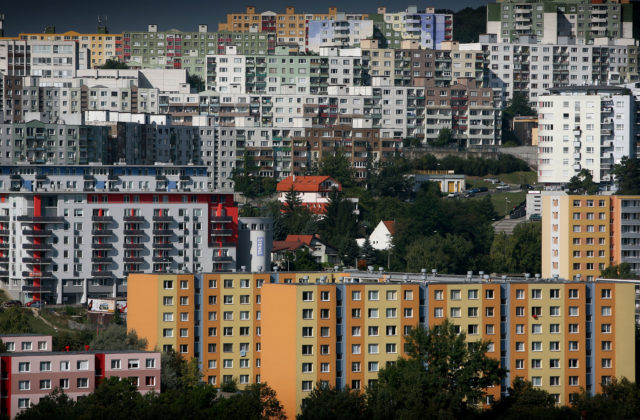 Finančná správa začala vymáhať nezaplatené dane z nehnuteľností, ľuďom poslala tisíce listov