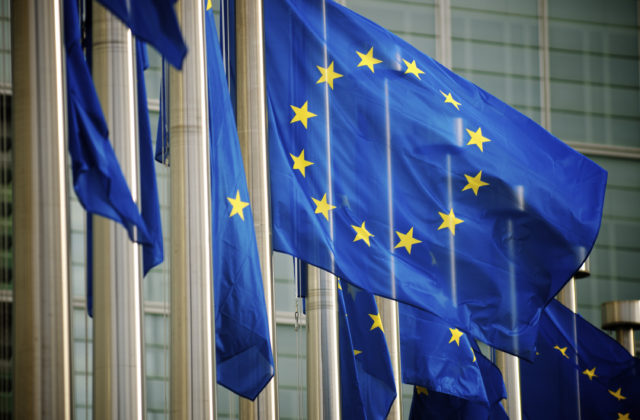 EÚ ruší hotovosť a odoberá krajinám právo brániť sa, hovorí rakúsky expert