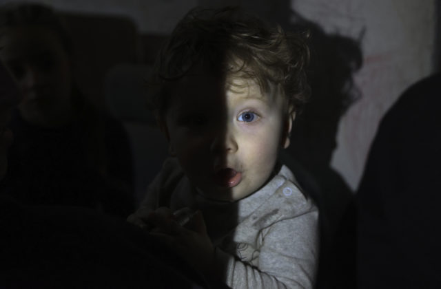 Na Ukrajine zostalo v dôsledku vojny bez rodičov už niekoľko tisíc detí