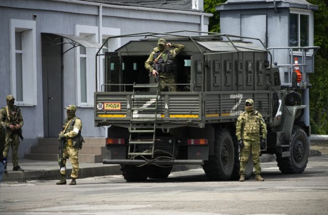 Rusi na trhovisku v Melitopoli zinscenovali teroristický útok a zabili troch vlastných vojakov