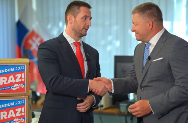 Fico a Uhrík spoločne predstavili jedinú demokratickú cestu, ako vyriešiť krízu (video)