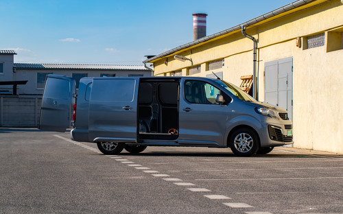 Test Peugeot e-Expert Furgon: elektrika pre pracanta do mesta