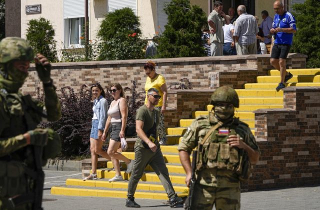 Blízko Melitopola bolo počuť viacero výbuchov, ruskí vojaci vraj na letisku zhromažďovali techniku