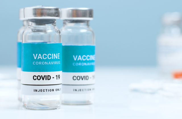 Spoločnosť Moderna aktualizuje stratégiu voči mutáciám koronavírusu a navyšuje investície do výroby vakcín
