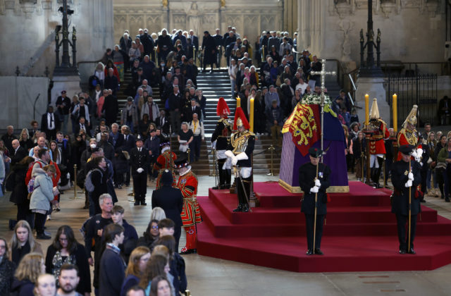 Dopravné podniky v Londýne sa pripravujú na milión návštevníkov prichádzajúcich na pohreb kráľovnej