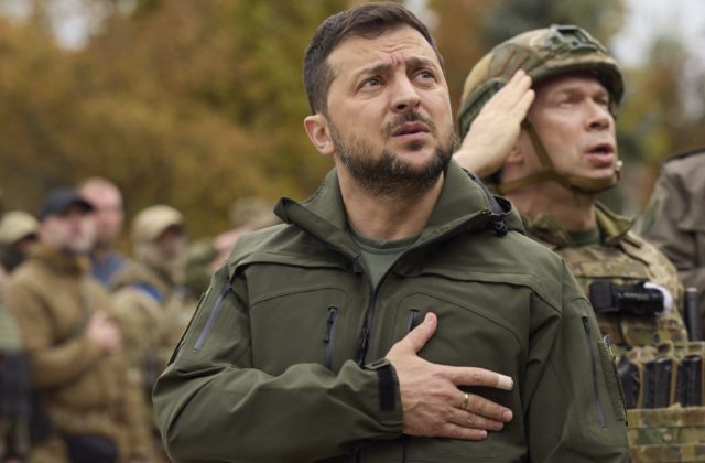 Protiofenzíva bude pokračovať, Ukrajina musí byť slobodná – celá, sľúbil Zelenskyj (video)