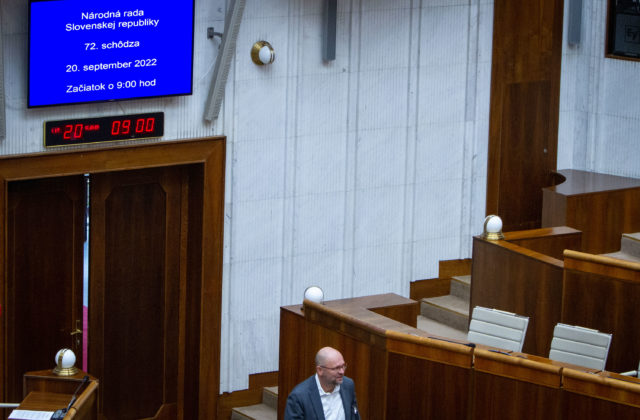 Parlament rokuje aj o zmene ústavy o skrátení volebného obdobia, v prvom čítaní má aj podporu SaS (video)